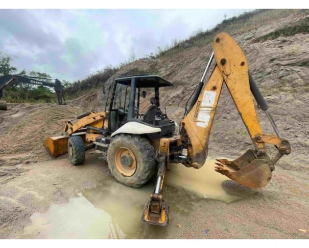 Foto de ADRIANÓPOLIS/PR - Retroescavadeira JCB