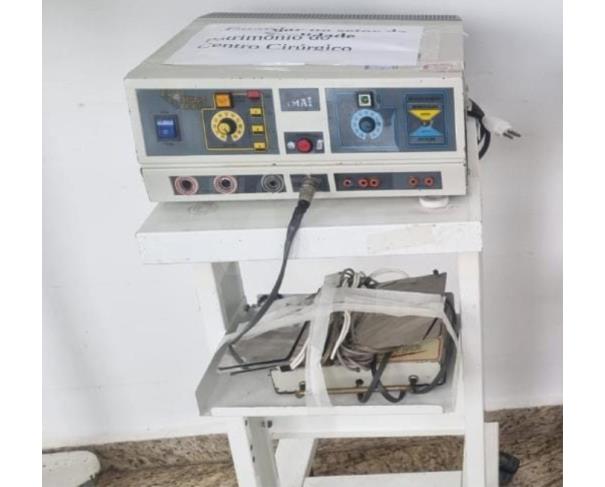 Foto de VARGINHA/MG - Lote contendo mesa cirúrgica, bisturis eletrônicos e ventilador pulmonar