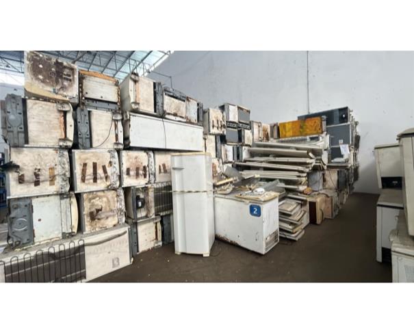 Foto de MANAUS/AM - REFRIGERADOR DOMÉSTICO E FREEZER 2 TAMPAS