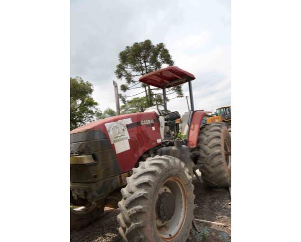 Foto de BELA VISTA DO TOLDO/SC - Trator agrícola Case IH, modelo Maxxum, cor vermelho
