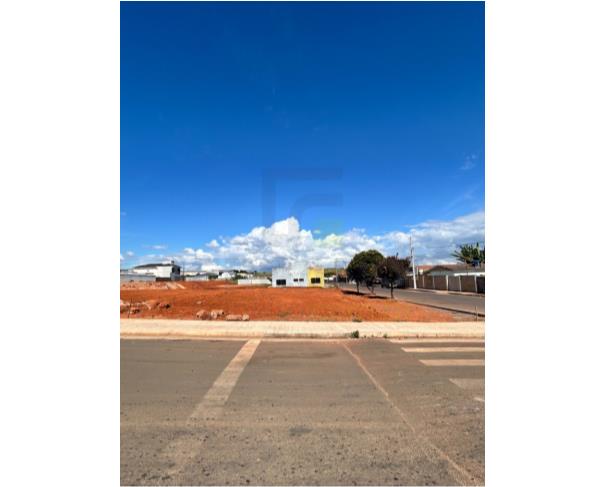 Foto de CAMPOS ALTOS/MG - Um lote de terreno com área total de 546,41m², sito a Rua Coronel Frederico Franco
