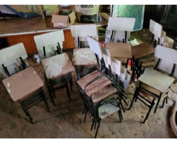 Foto de PONTES GESTAL/SP - Cadeiras infantis coloridas, Mesas diversas – escrivaninha, mesa para impressora, mesa de formica, Carteiras escolares, Cadeiras escolares infantis