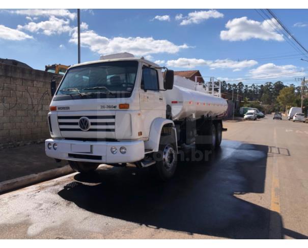 Foto de CONTAGEM MG - VOLKSWAGEN  26.260 E COM PIPA 15 MIL LITROS - TRAÇADO 