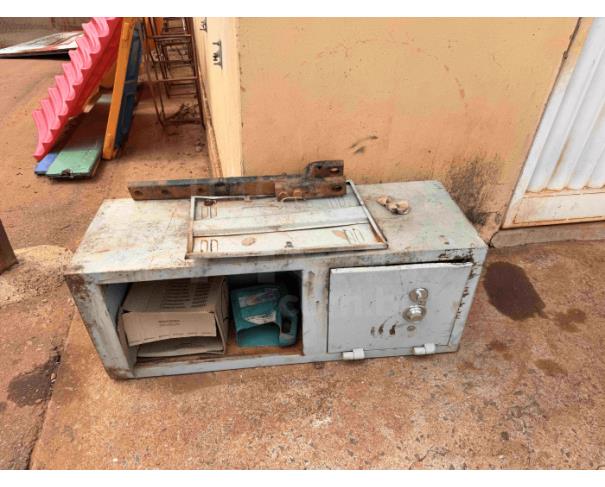 Foto de TIROS/MG - LOTE COMPOSTO POR MÓVEIS, EQUIPAMENTOS, ELETRÔNICOS E BENS DIVERSOS