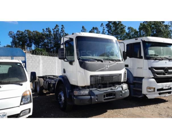 Foto de ITAÚNA MG  VOLVO VM 330 6X4R NO CHASSI - 330CV 7200