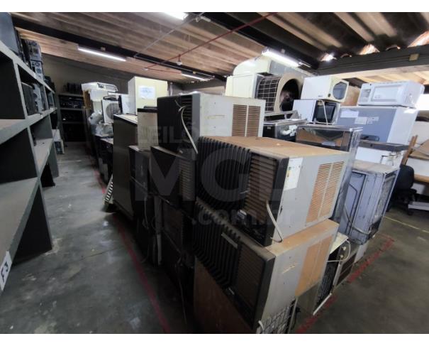 Foto de Brasília/DF - SUCATA DE ESTUFAS, AR CONDICIONADOS, GELADEIRAS, BEBEDOUROS, MICRO-ONDAS, FOGÃO E AUTOCLAVES E EQUIPAMENTOS EM GERAL.