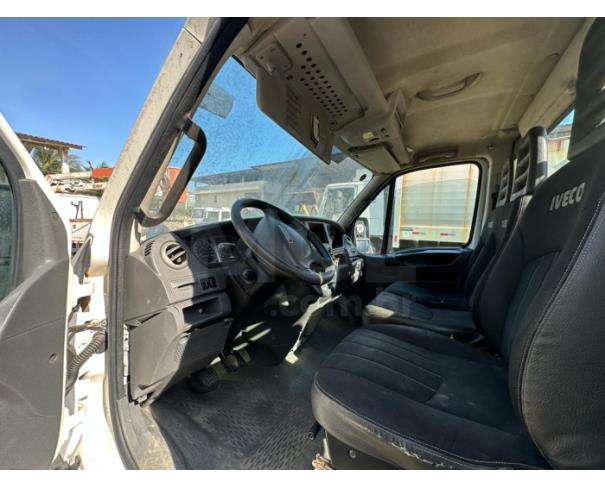Foto de Marataízes/ES- Caminhão- Iveco Daily 70C17HDCS, com cesto aéreo e carroceira operacional marca GUITON- 2015/2015