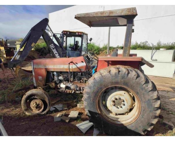 Foto de CARMO/RJ - Trator Agrícola Massey Ferguson, modelo 275