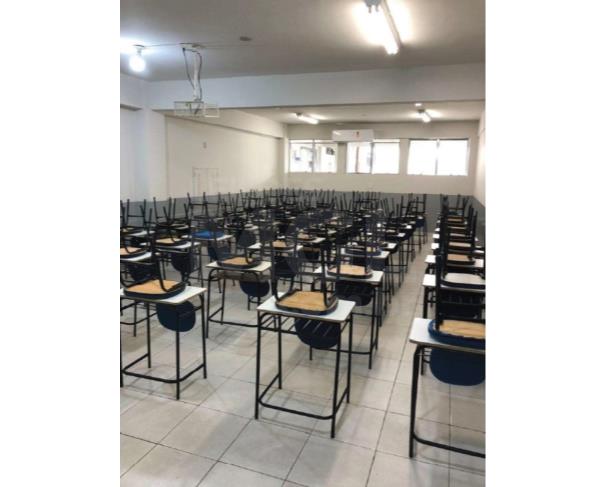 Foto de LEOPOLDINA/MG — Prédio comercial com 3 pavimentos no Centro