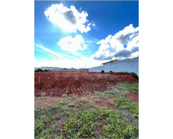 Foto de CAMPOS ALTOS/MG - Um lote de terreno com área total de 543,75m², sito a Rua Dr. Getúlio Portela