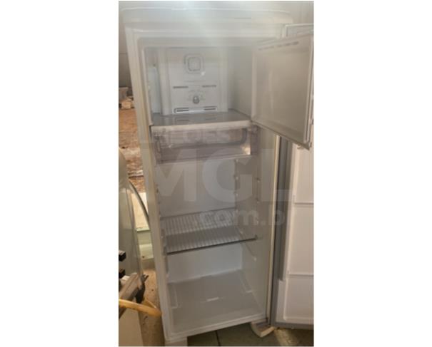 Foto de DUMONT/SP - Eletrodomésticos – Ventiladores, geladeiras, ar condicionado, bebedouro de galão, micro-ondas, tanque de lavar roupa de plástico, máquina de lavar, bebedouro industrial e etc