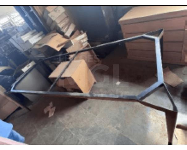 Foto de CARMO DO CAJURO/MG -  Mesa com pé de ferro/metalon