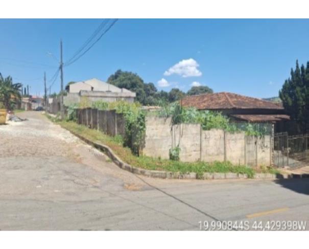 Foto de MATEUS LEME/MG – LOTE COM ÁREA DE 341 M2 SITUADO NO CENTRO