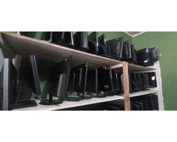 Foto de COLOMBO/PR - Sucatas diversas de TI, microcomputadores, monitores, impressoras, telefones