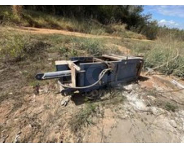 Foto de IGUATAMA/MG - Prensa Hidráulica (cor azul).