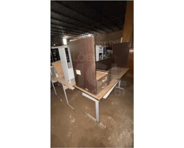 Foto de PONTES GESTAL/SP - Cadeiras escolares, Mesas de mdf com avarias na estrutura