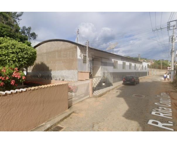 Foto de ALÉM PARAÍBA/MG — Clube com campo de futebol e benfeitorias.
