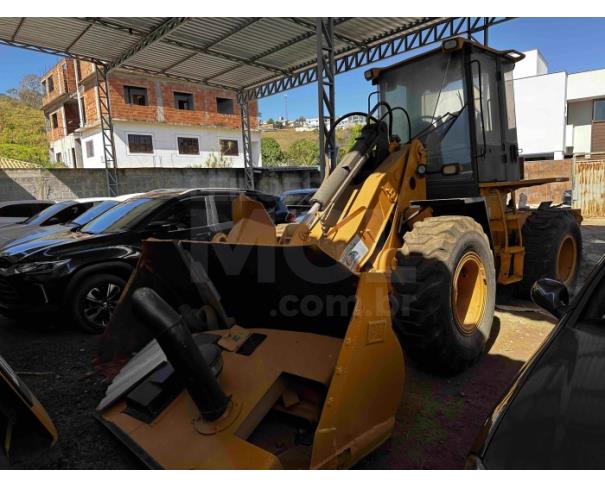 Foto de PIRAPETINGA/MG - Pá carregadeira Caterpillar modelo 924G