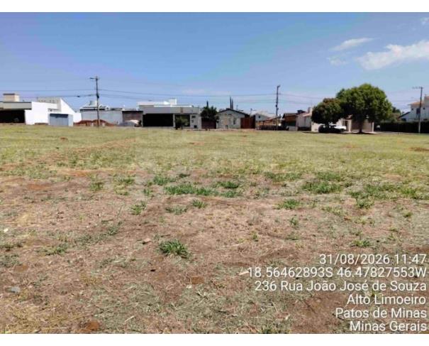 Foto de PATOS DE MINAS/MG - Praça constituída pela Quadra 13, com área de 4.256,00 m², localizada no Bairro Alto Limoeiro
