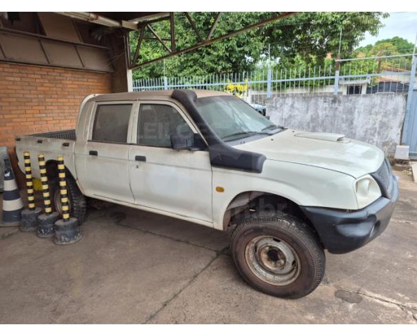 Foto de CORUMBÁ/MS- Caminhonete Mitsubishi L200 4x4 GL 2010/2011
