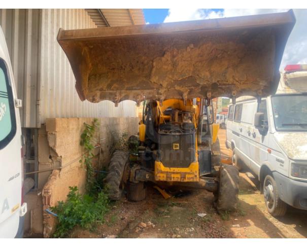 Foto de VILA VALÉRIO/ES - Retroescavadeira JCB, modelo 3CX