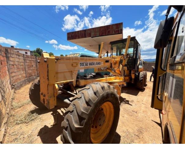 Foto de SERRA AZUL DE MINAS/MG- Motoniveladora New Holland, modelo RG140B