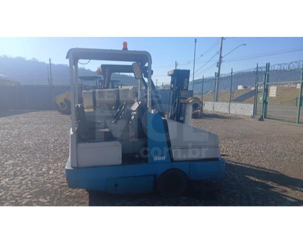 Foto de ITAÚNA/MG - VARREDEIRA DE PISO - MARCA: TENNANT, MODELO: 385 GLP - PA13373