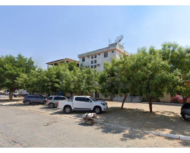 Foto de JANUÁRIA/MG — Prédio Comercial com 3 Pavimentos no Centro