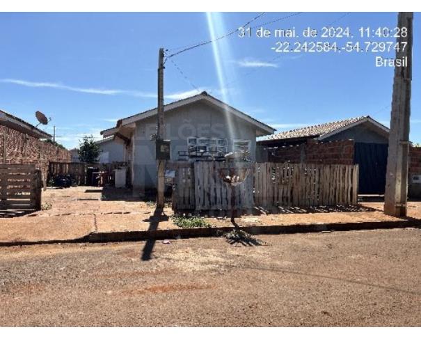 Foto de DOURADOS/MS — Casa com 2 quartos e 1 vaga na garagem no bairro Parque Rincão I