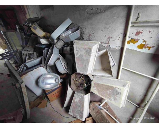 Foto de ANTÔNIO CARDOSO/BA - Cadeiras e sucatas diversas, sucatas de luminárias públicas, eletrodomésticos – ar condicionado, ventiladores e entre outros  