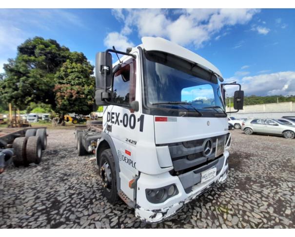 Foto de ITAÚNA MG CAMINHÃO NO CHASSI MERCEDES BENZ ATEGO 2429 - ANO 2012/2012