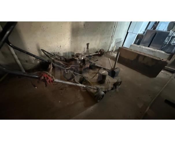 Foto de ITATIAIUÇU/MG- Carrinho de cortar grama a gasolina, roçadeira de grama a gasolina, longarina com 3 lugares, cadeira giratória dentre outros.