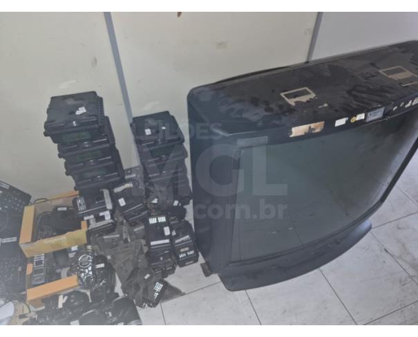Foto de CORUMBÁ/MS- Maquinas fotográficas, telefones, televisores, GPS e outros