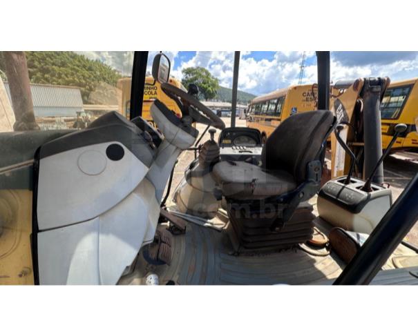 Foto de ITABIRITO/MG - Retroescavadeira Caterpillar 416E