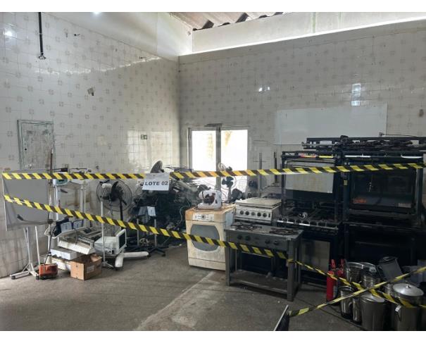 Foto de AMARGOSA/BA - Sucatas de eletrodomésticos e eletroeletrônicos inservíveis