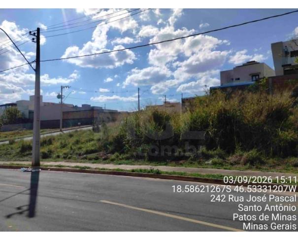 Foto de PATOS DE MINAS/MG - Lote 24 da quadra 17 com área de 1.075,04m² no bairro Copacabana