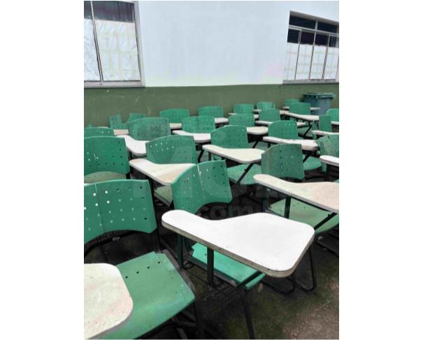 Foto de CARMO DE MINAS/MG - Carteiras escolares e fogão a gás e etc