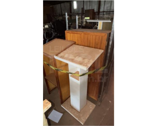 Foto de PONTES GESTAL/SP - Móvel Pulpito, armário de madeira, Mesas de madeira escrivaninha, Macas obstétricas, gabinete de aço, Armários de madeira e mesa, Mesas de madeira, Armário TV com rodas, Mesas de madeira