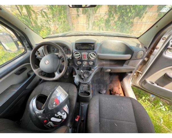 Foto de SERRA AZUL DE MINAS/MG- (CARRO) Fiat / Doblo ELX 1.4- 2010/2011