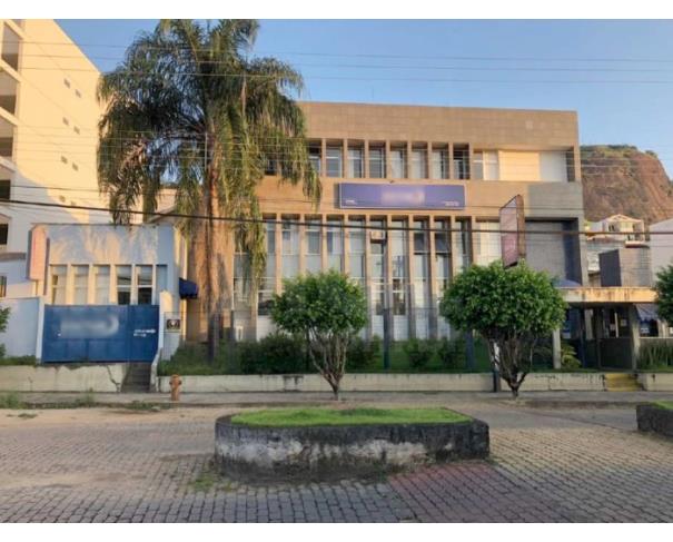 Foto de LEOPOLDINA/MG — Prédio comercial com 3 pavimentos no Centro