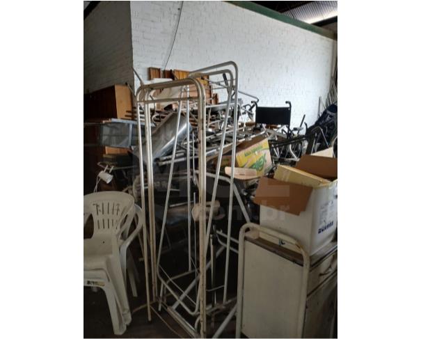 Foto de COTIPORÃ/RS - Lote de sucata de móveis