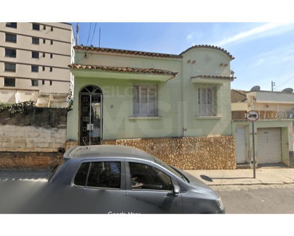 Foto de CAMPO BELO/MG — [Fração ideal de 1/16 sobre] casa com 08 cômodos no Centro
