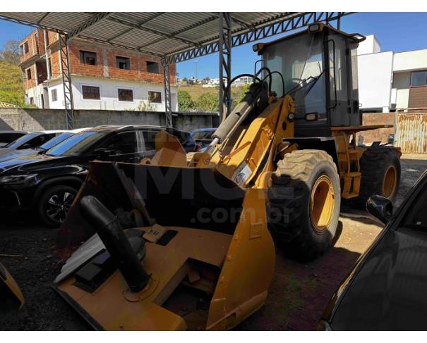 Foto de PIRAPETINGA/MG - Pá carregadeira Caterpillar modelo 924G