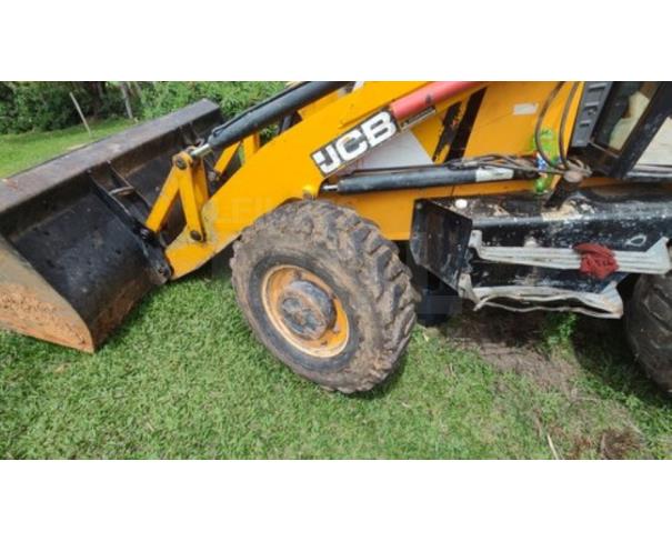 Foto de DIVINÓPOLIS/MG - Retroescavadeira JCB, modelo 3C.