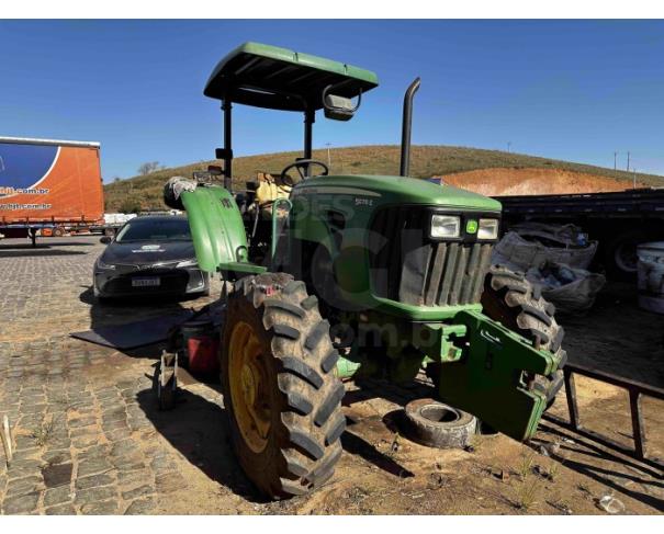 Foto de PIRAPETINGA/MG - Trator John Deere