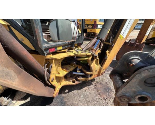 Foto de ITABIRITO/MG - Retroescavadeira Caterpillar 416E
