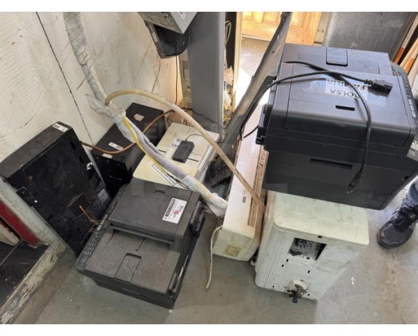 Foto de CAMPO DOS GOYTACAZES/RJ- Diversos (CPUs, ventiladores, impressoras, ares condicionados, moveis, bebedouros, micro-ondas, TV, geladeira).