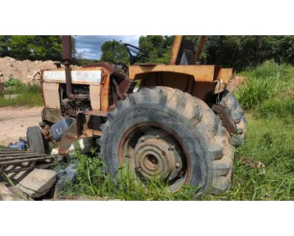 Foto de DIVINÓPOLIS/MG - Trator Agrícola CBT modelo 8440