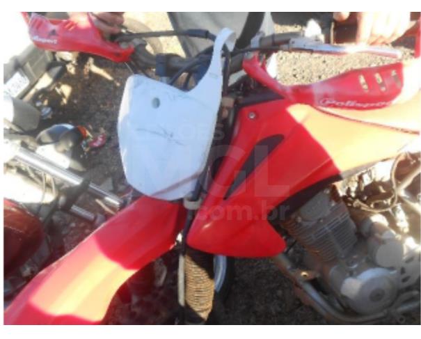 Foto de GUAXUPÉ/MG - Sucata inservível de motocicleta HONDA CRF 250
