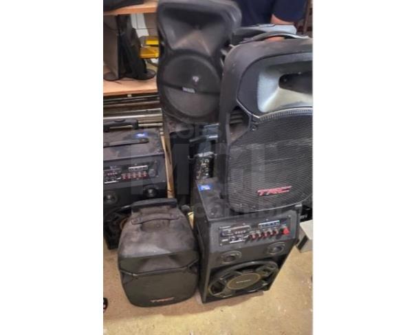 Foto de PORCIÚNCULA/RJ - Material de informática (monitores, DVD, mini system, notebook, som, cabos, câmeras de vigilância, retroprojetor, calculadora, impressora, CPUs). 